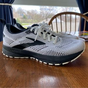 Brooks Revel 5 - Women’s size 8 medium black/white